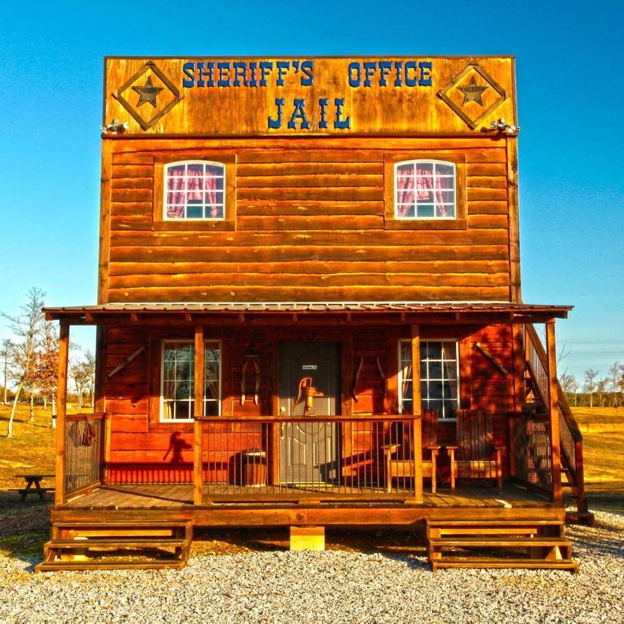 Diamonds Old West Hotel Murfreesboro Bagian luar foto