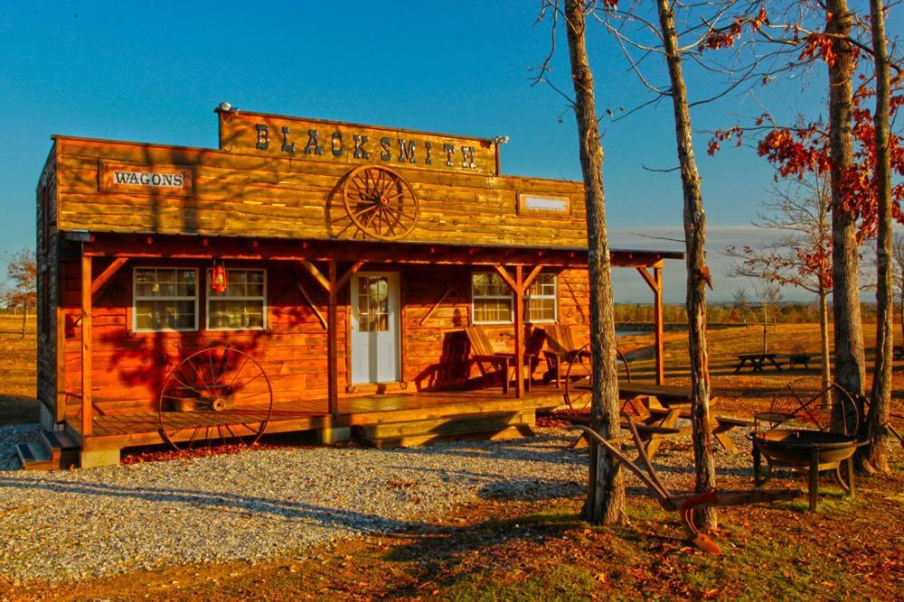 Diamonds Old West Hotel Murfreesboro Bagian luar foto